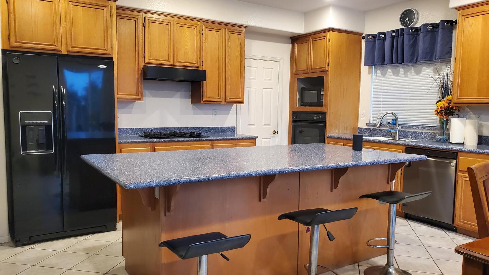 Luxury 1 Bed 1 Bath Fully Private *